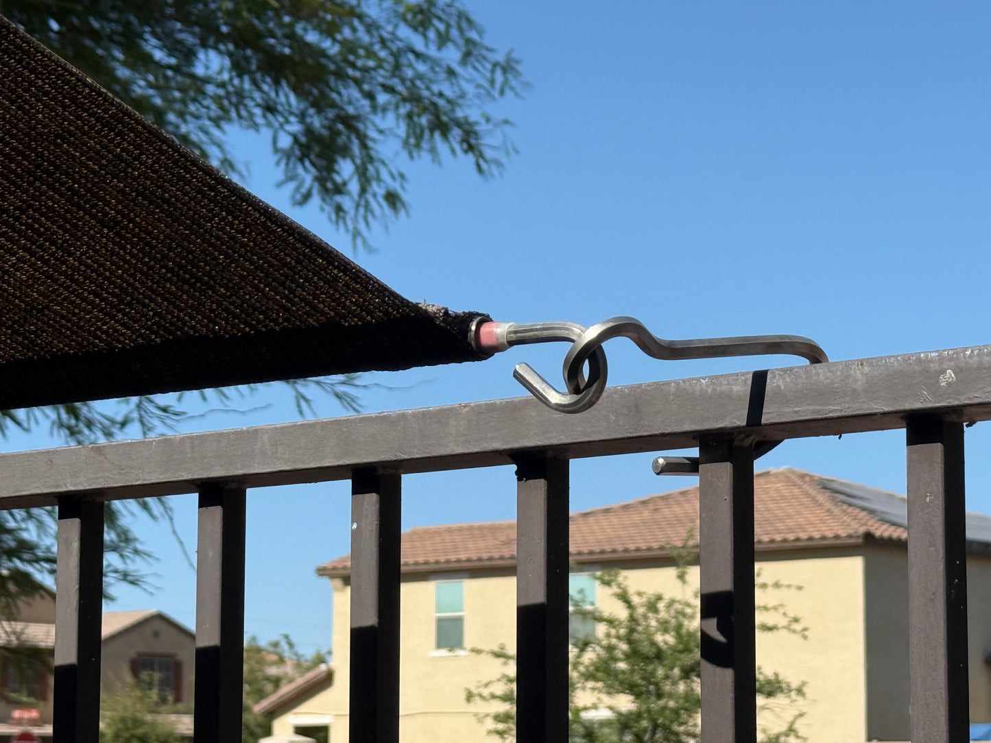 ShadeLock™ Super Hook™ Elite – Fits 2.5" Round Tubing
